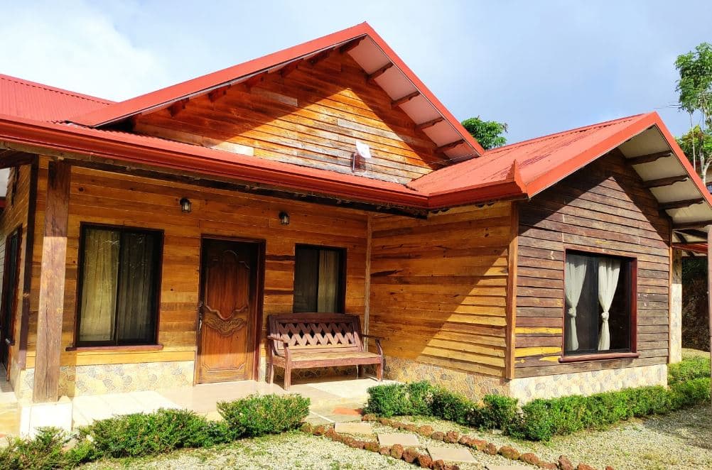Se Vende Casa Rural de 5 Habitaciones en La Ese de Páramo con Amplio Lote y Clima de Montaña, Zona Sur, Costa Rica — Photo 1