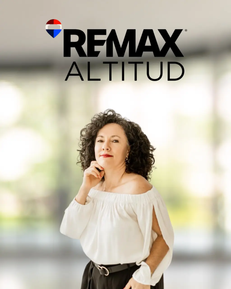 Ana Urrutia. An Associate of RE/MAX ALTITUD